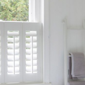 Blinds: Inside vs Outside the Window Recess [Infographic] - Angel Blinds