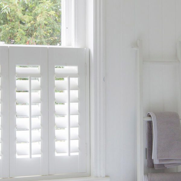 Blinds: Inside vs Outside the Window Recess [Infographic] - Angel Blinds