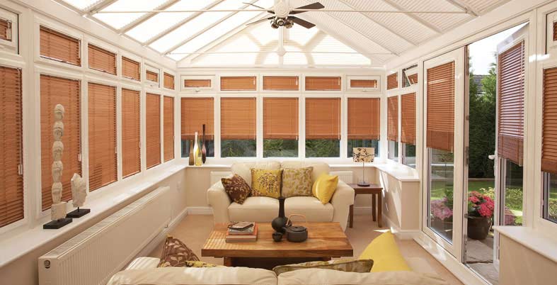 decorating a conservatory: wooden venetian blinds